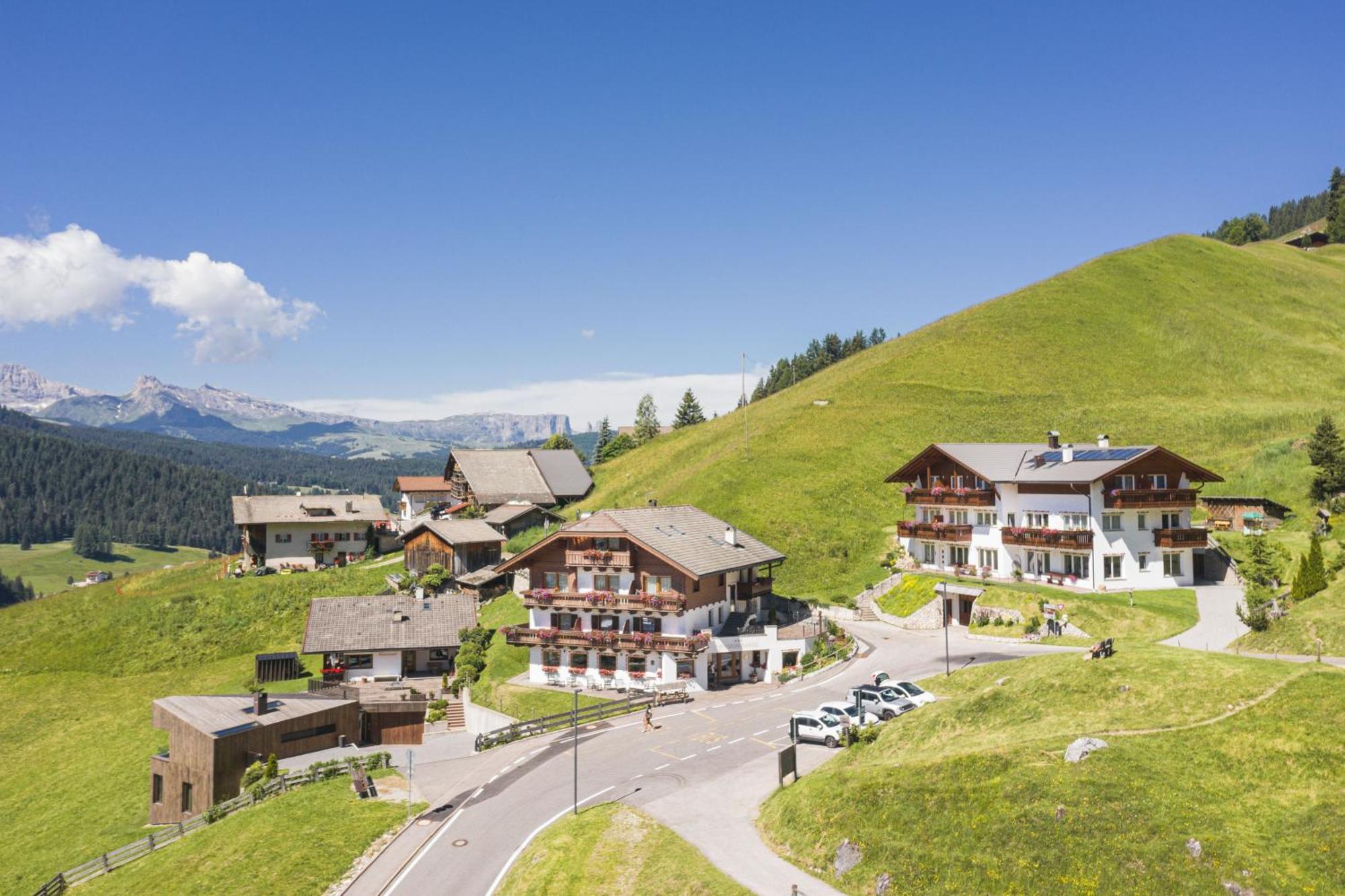 Hotel Daniel Apartments Selva di Val Gardena Exterior foto